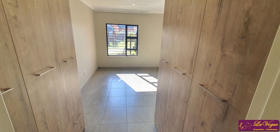 To Let 2 Bedroom Property for Rent in Six Fountains Residential Estate Gauteng