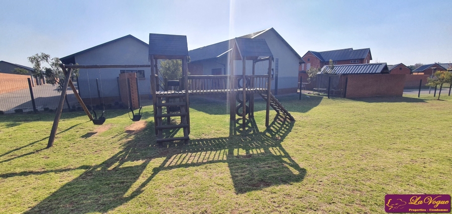 To Let 2 Bedroom Property for Rent in Six Fountains Residential Estate Gauteng