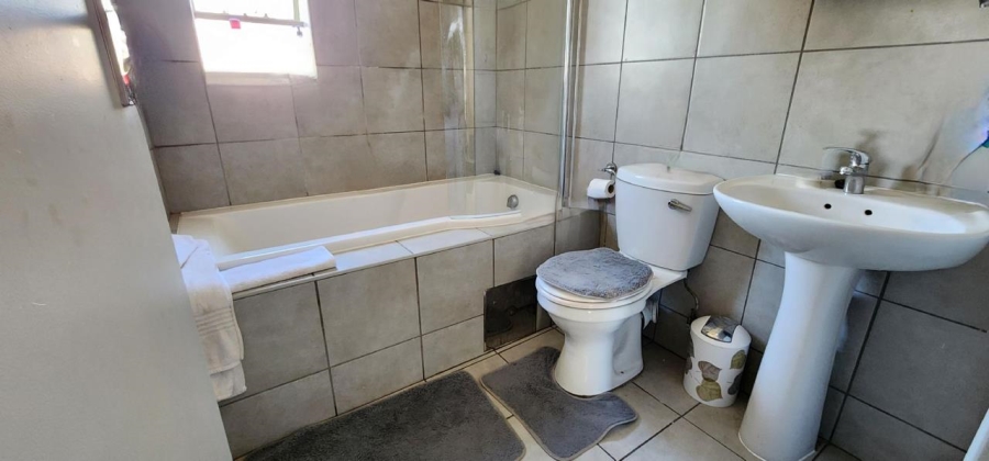 3 Bedroom Property for Sale in Heuweloord Gauteng