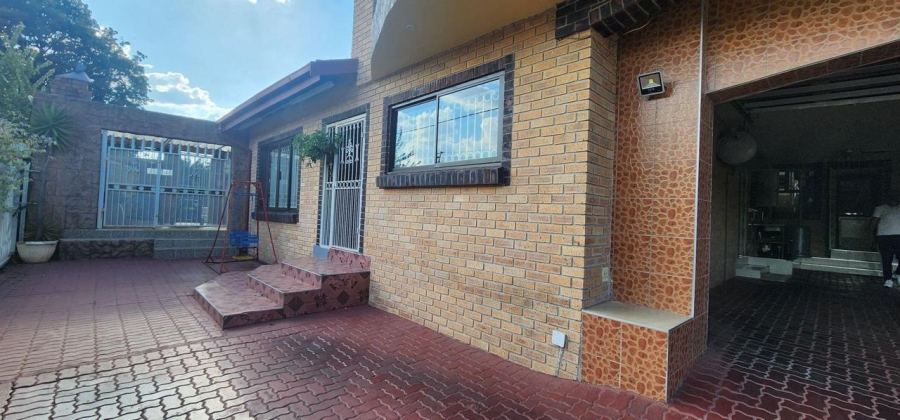 9 Bedroom Property for Sale in Laudium Gauteng