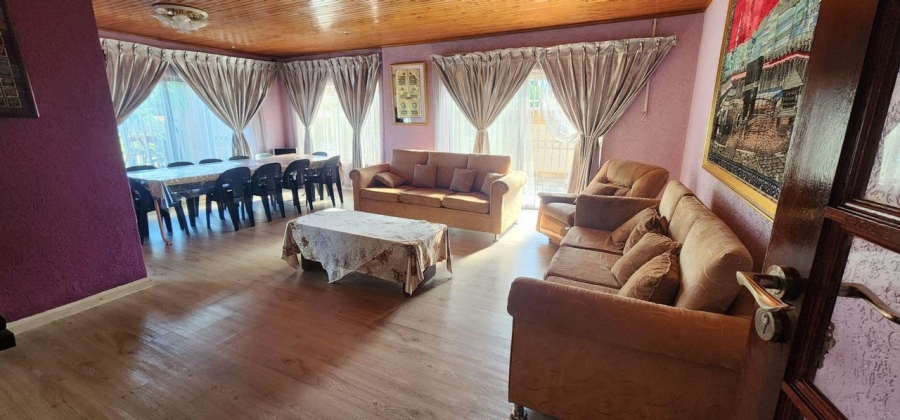 9 Bedroom Property for Sale in Laudium Gauteng