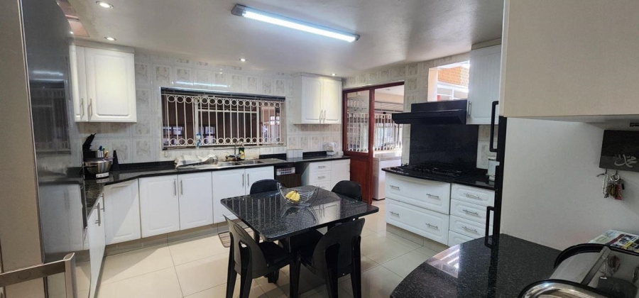 9 Bedroom Property for Sale in Laudium Gauteng