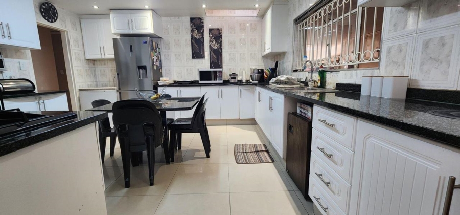 9 Bedroom Property for Sale in Laudium Gauteng