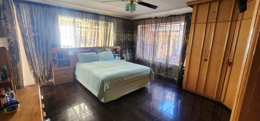 9 Bedroom Property for Sale in Laudium Gauteng