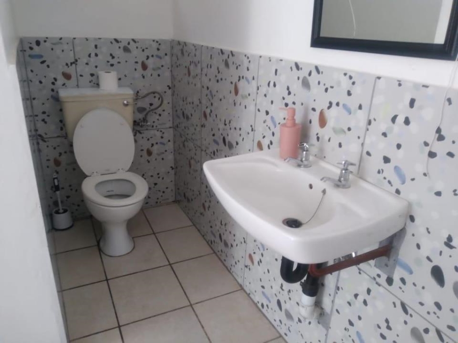 6 Bedroom Property for Sale in Clayville Gauteng