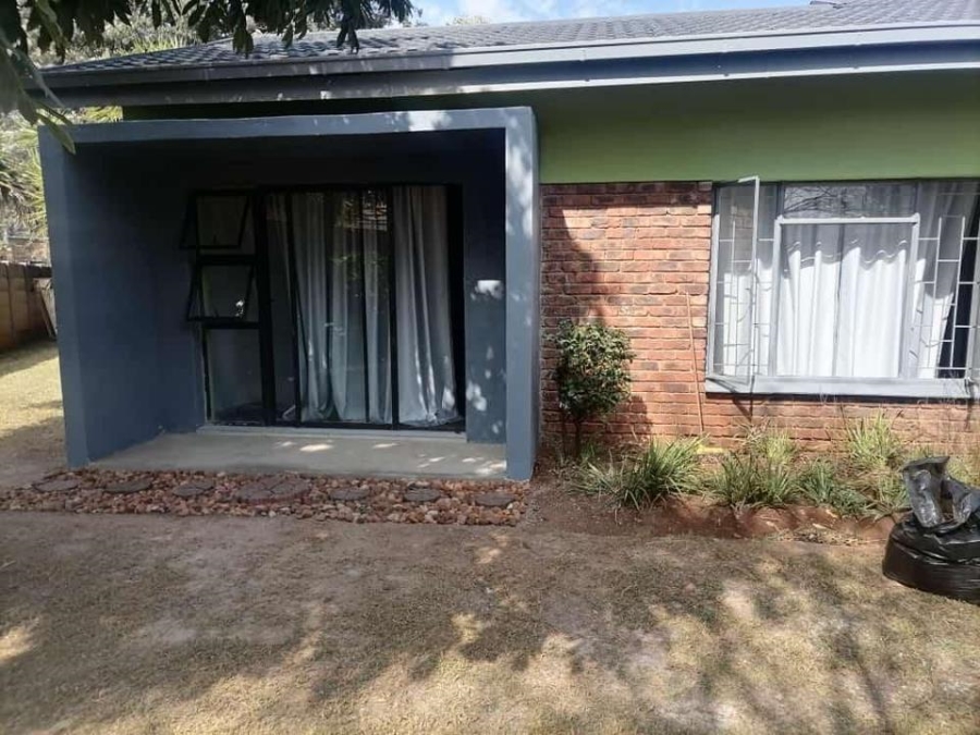 6 Bedroom Property for Sale in Clayville Gauteng