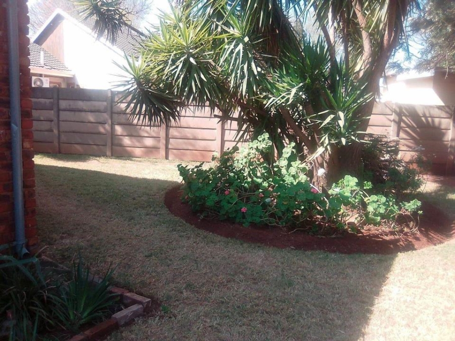 6 Bedroom Property for Sale in Clayville Gauteng