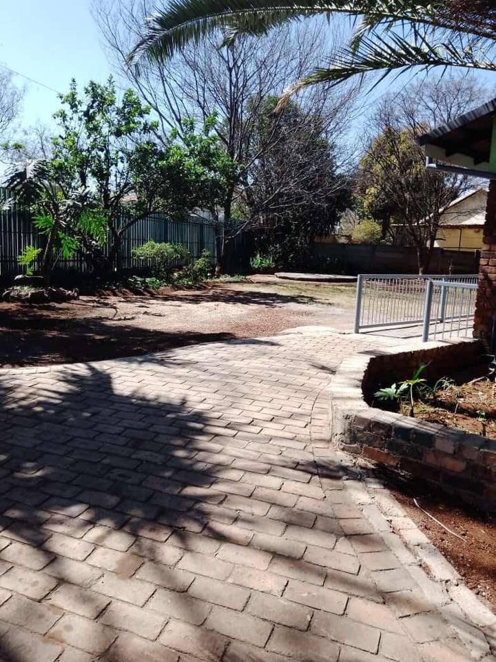 6 Bedroom Property for Sale in Clayville Gauteng