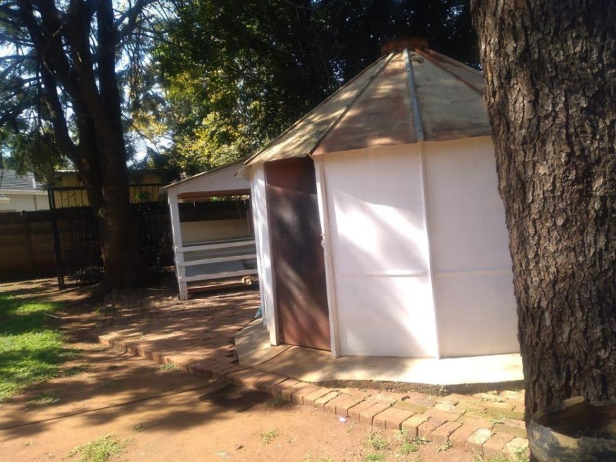 6 Bedroom Property for Sale in Clayville Gauteng