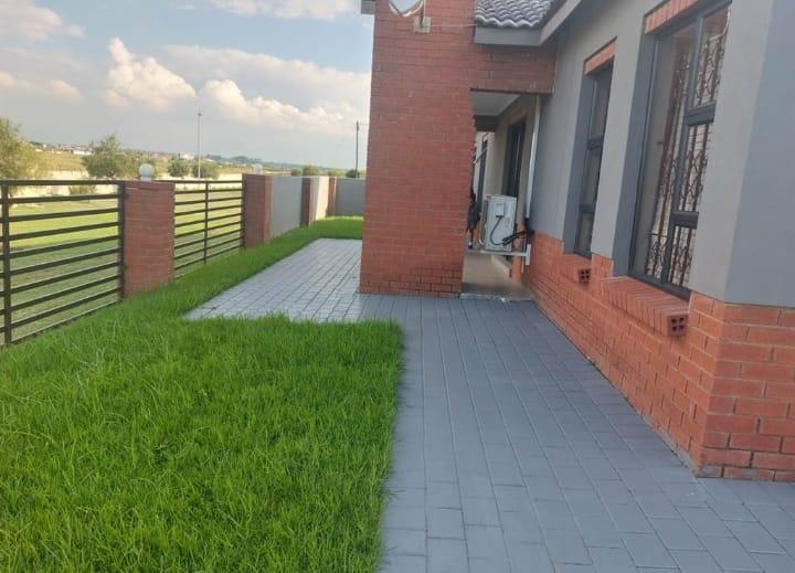 3 Bedroom Property for Sale in Clayville Gauteng