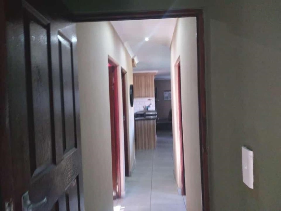 3 Bedroom Property for Sale in Clayville Gauteng