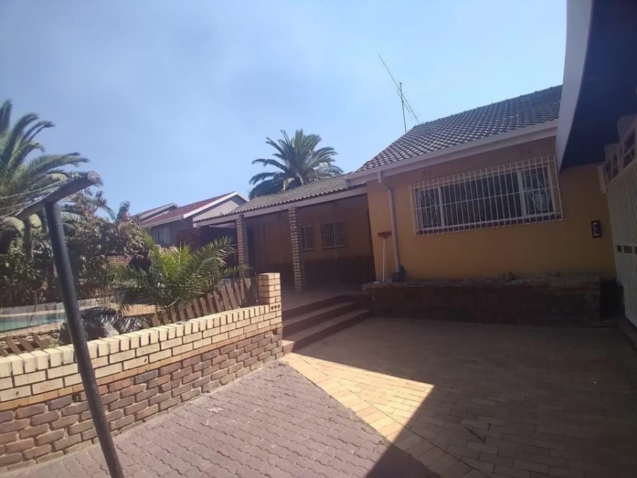 4 Bedroom Property for Sale in Birchleigh Gauteng