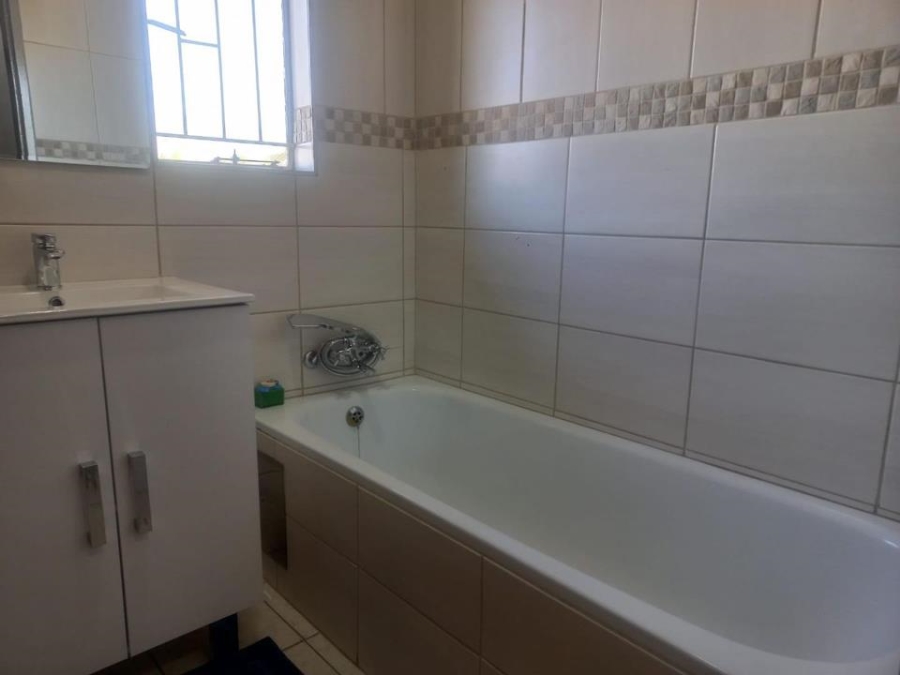 3 Bedroom Property for Sale in Heuweloord Gauteng