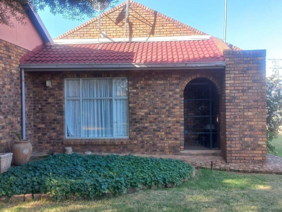 3 Bedroom Property for Sale in Heuweloord Gauteng