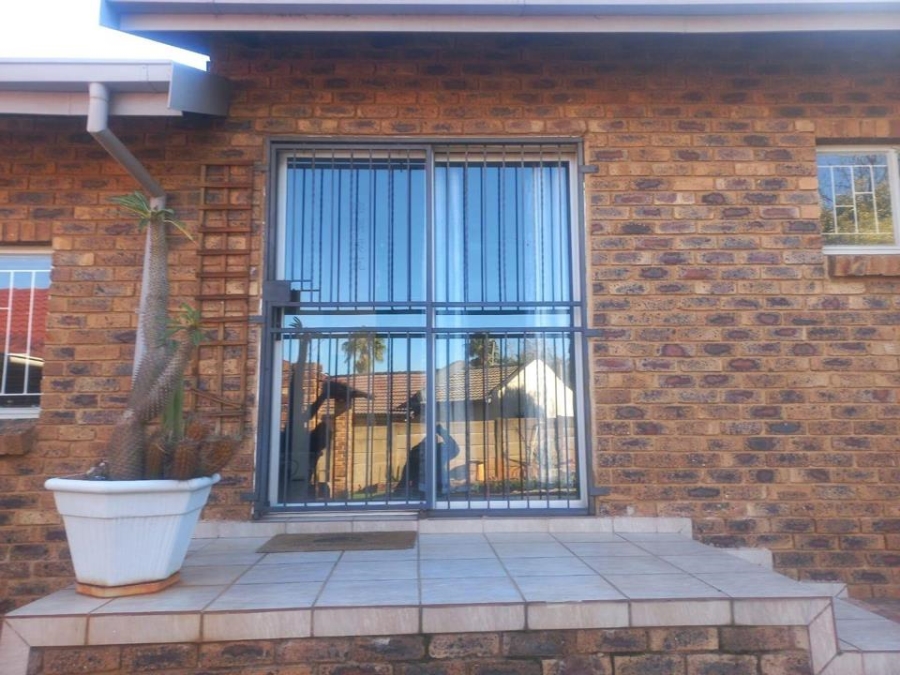 3 Bedroom Property for Sale in Heuweloord Gauteng