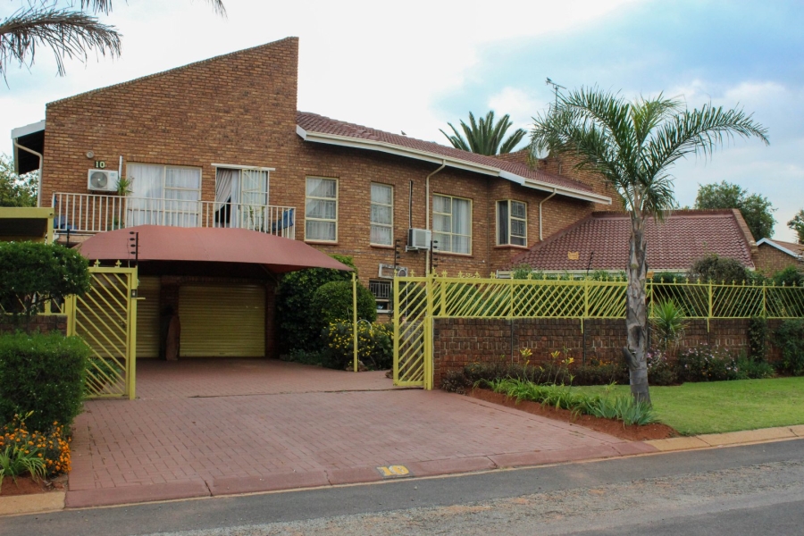 5 Bedroom Property for Sale in Dersley Gauteng