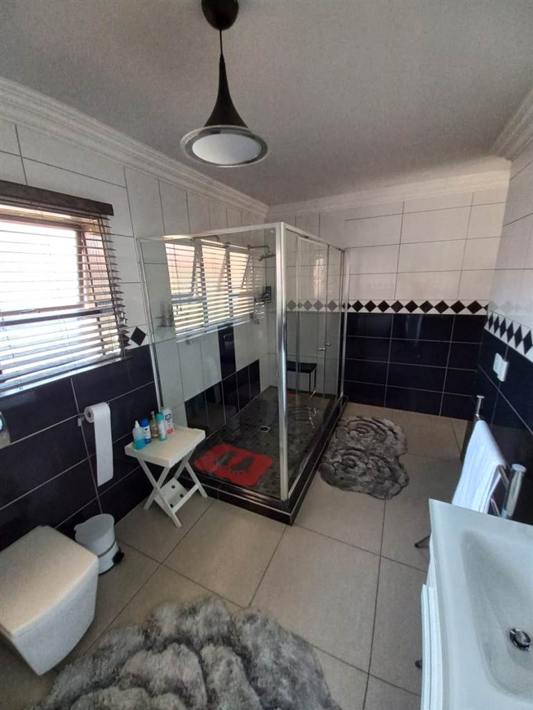 4 Bedroom Property for Sale in Ninapark Gauteng