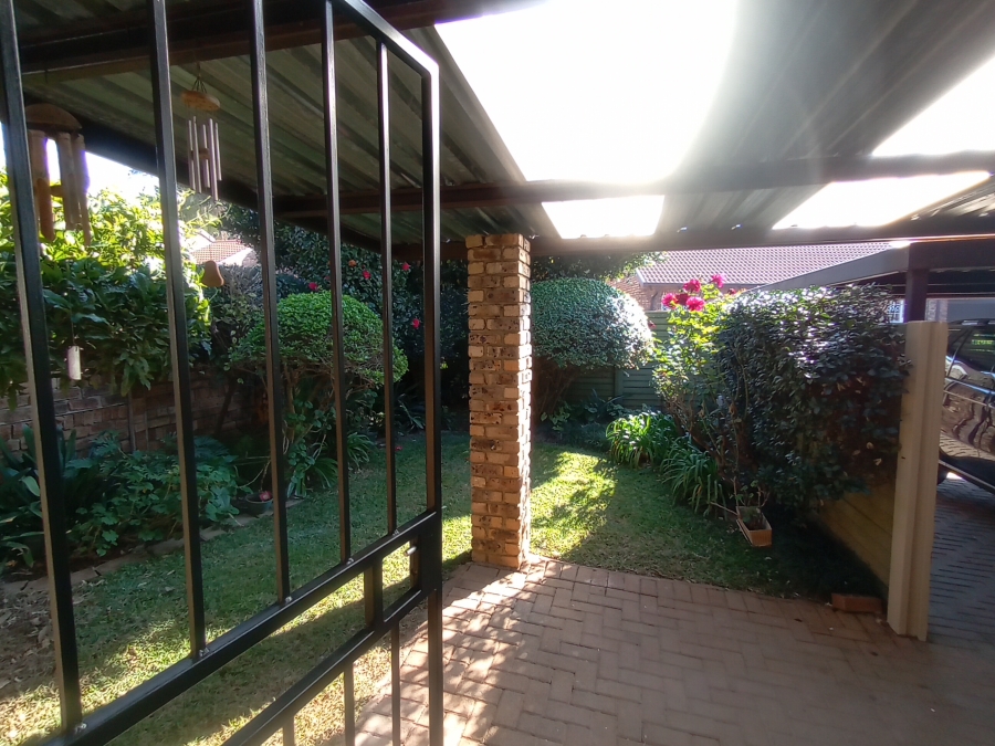 2 Bedroom Property for Sale in La Montagne Gauteng