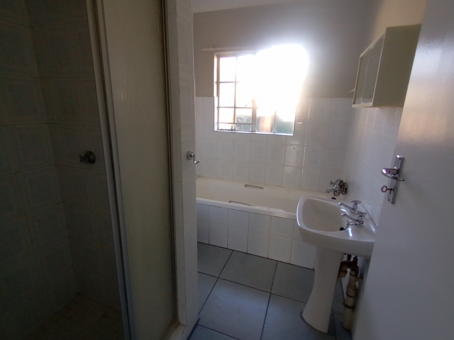 2 Bedroom Property for Sale in La Montagne Gauteng