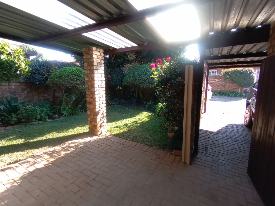 2 Bedroom Property for Sale in La Montagne Gauteng