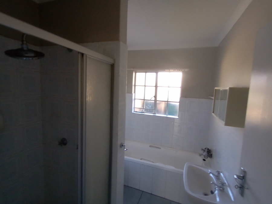 2 Bedroom Property for Sale in La Montagne Gauteng