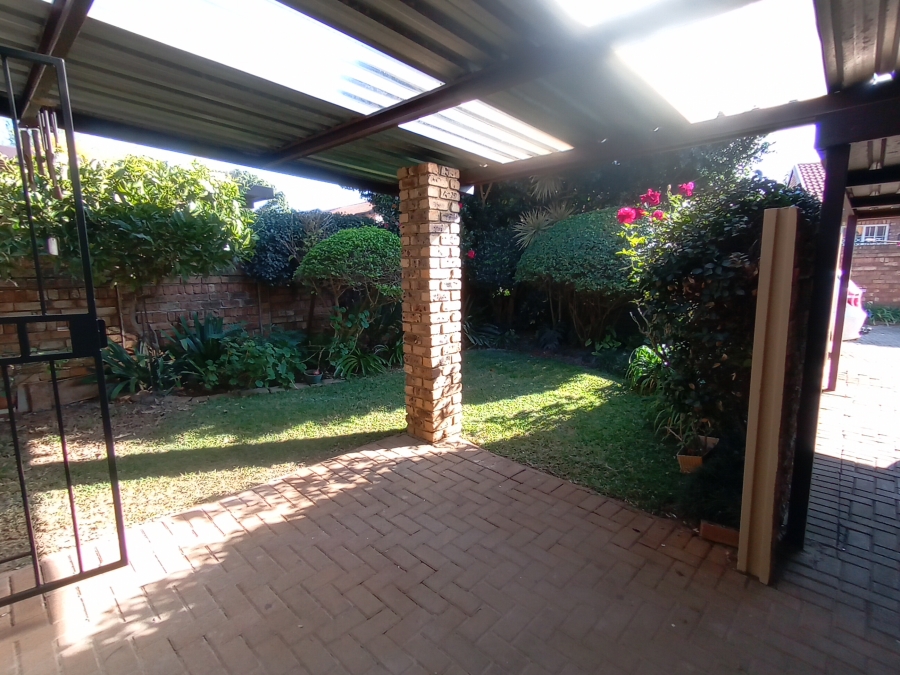 2 Bedroom Property for Sale in La Montagne Gauteng