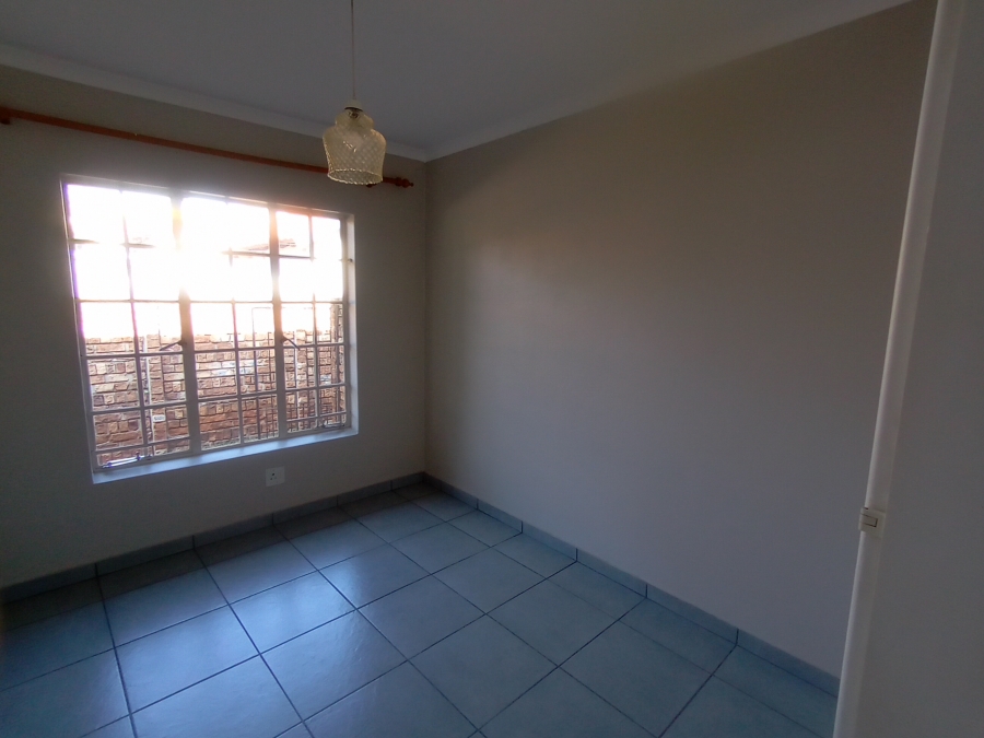 2 Bedroom Property for Sale in La Montagne Gauteng