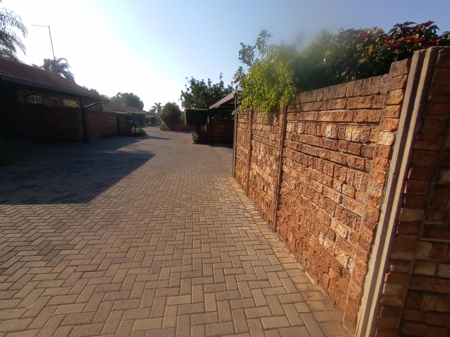 2 Bedroom Property for Sale in La Montagne Gauteng