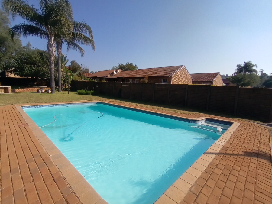 2 Bedroom Property for Sale in La Montagne Gauteng