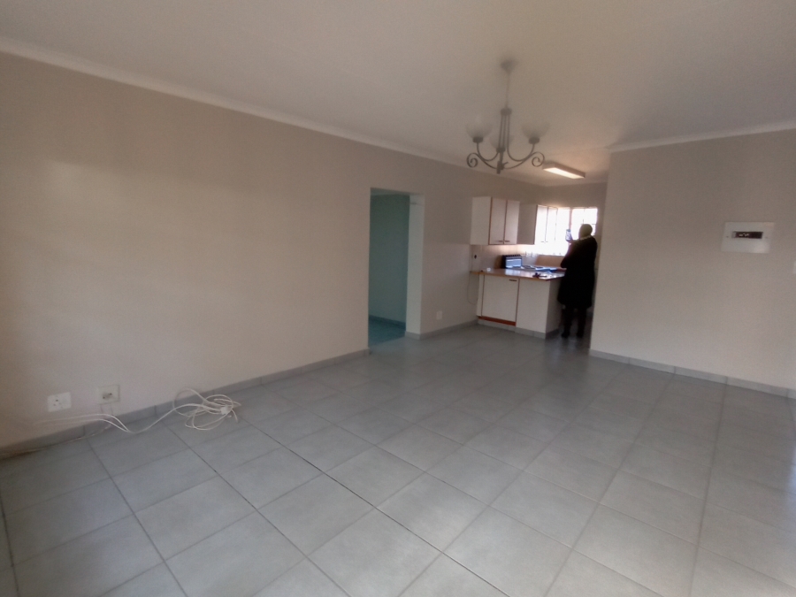 2 Bedroom Property for Sale in La Montagne Gauteng