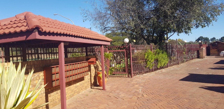 2 Bedroom Property for Sale in Dorandia Gauteng