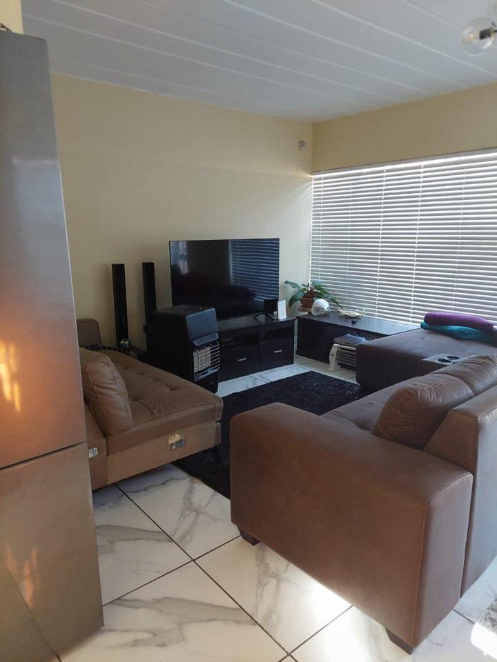 2 Bedroom Property for Sale in Dorandia Gauteng