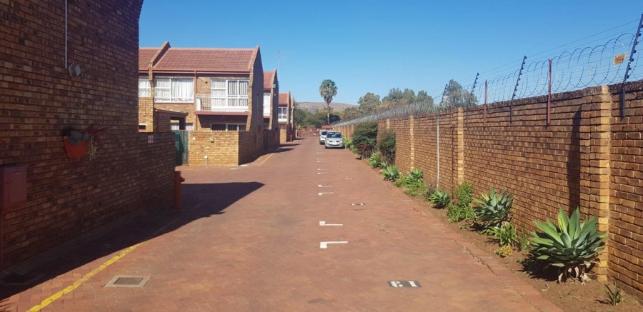 2 Bedroom Property for Sale in Dorandia Gauteng