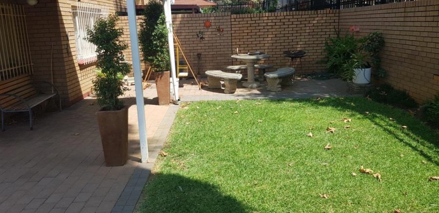 3 Bedroom Property for Sale in Mountain View Gauteng