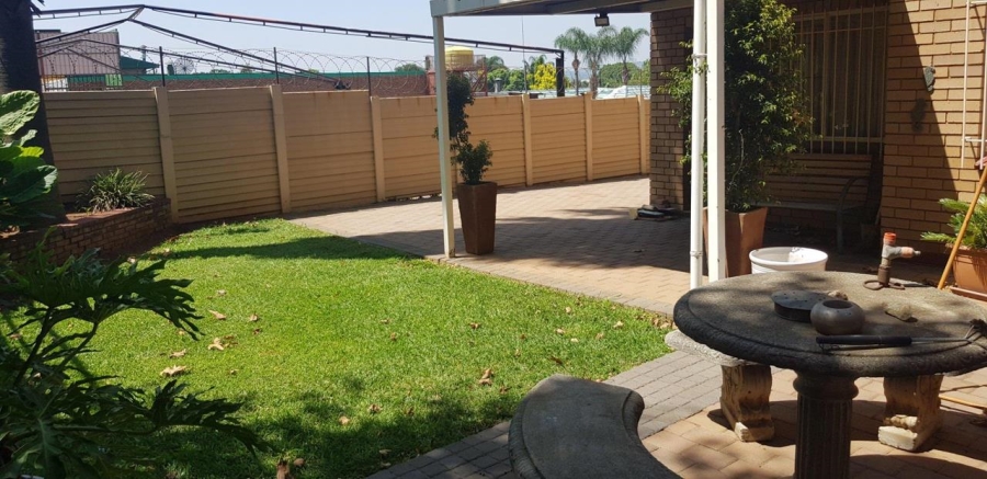 3 Bedroom Property for Sale in Mountain View Gauteng