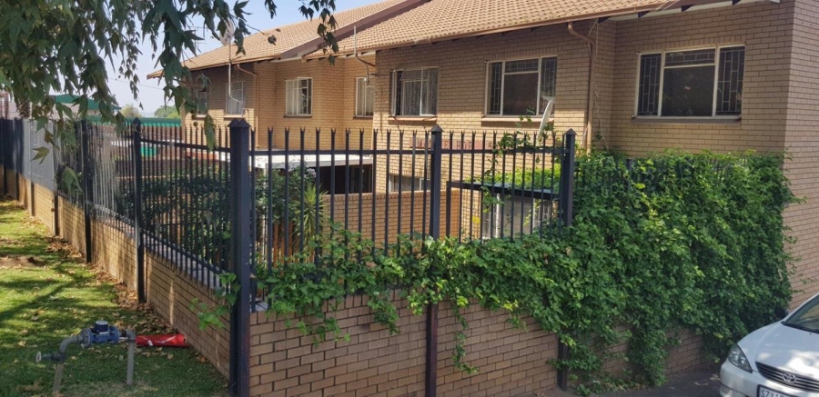 3 Bedroom Property for Sale in Mountain View Gauteng