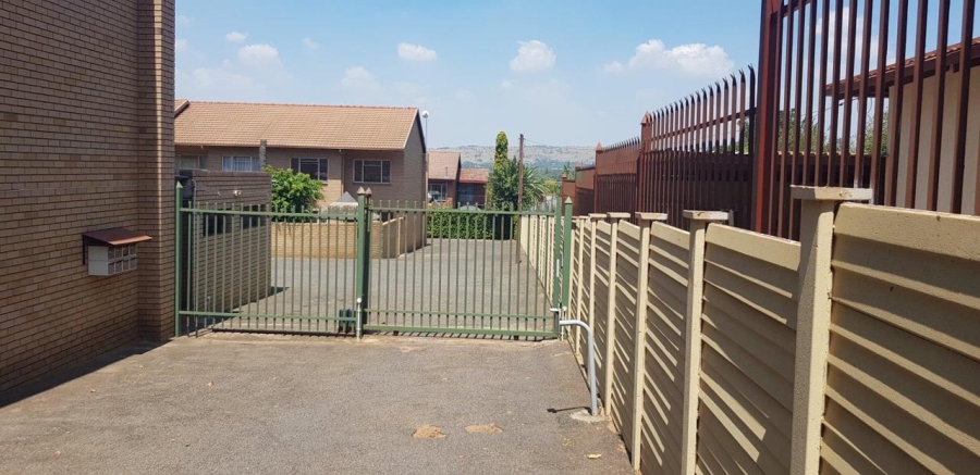 3 Bedroom Property for Sale in Mountain View Gauteng