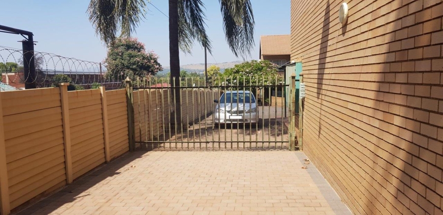 3 Bedroom Property for Sale in Mountain View Gauteng