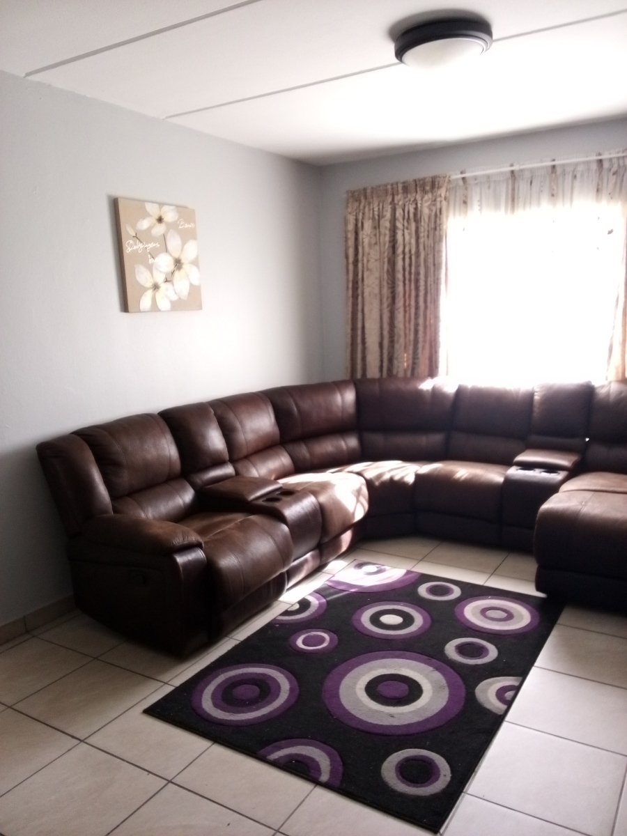 To Let 2 Bedroom Property for Rent in Kleinfontein A H Gauteng