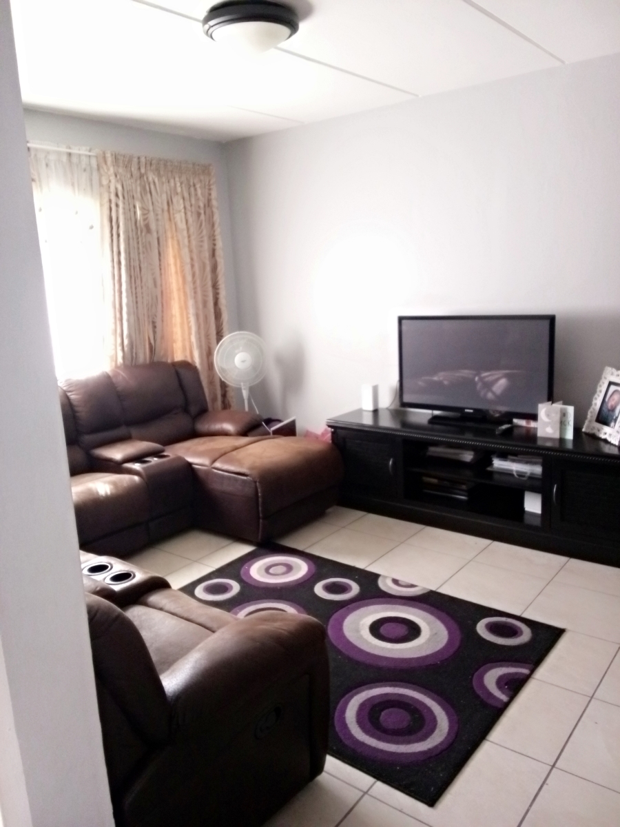 To Let 2 Bedroom Property for Rent in Kleinfontein A H Gauteng