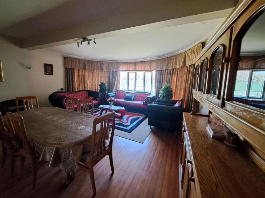 4 Bedroom Property for Sale in Lakefield Gauteng