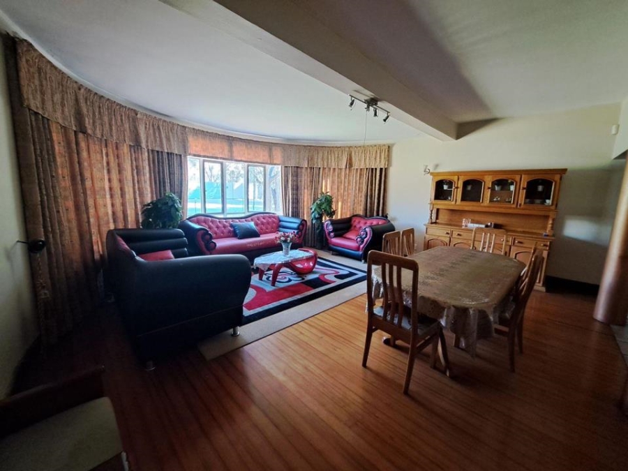 4 Bedroom Property for Sale in Lakefield Gauteng