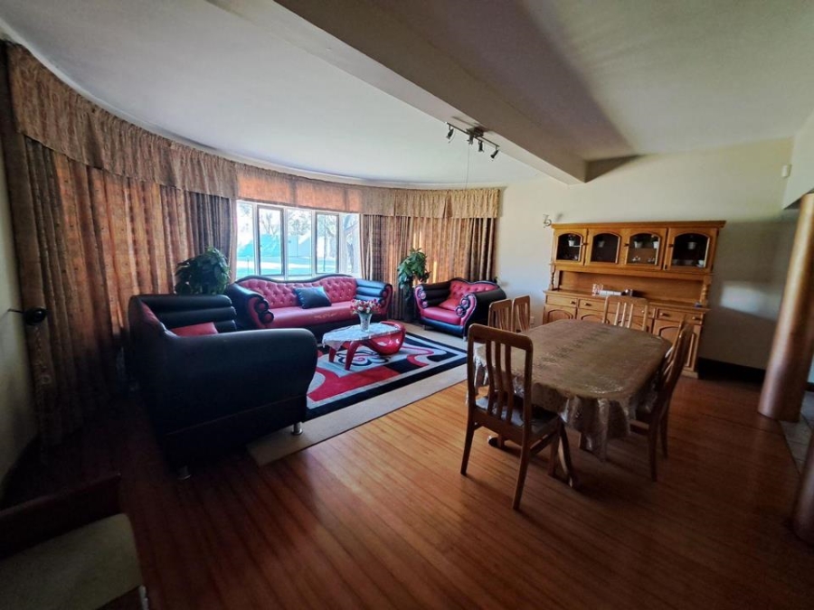 4 Bedroom Property for Sale in Lakefield Gauteng