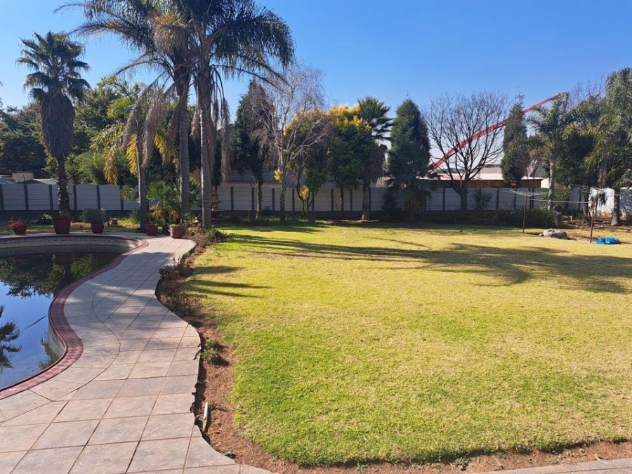 4 Bedroom Property for Sale in Lakefield Gauteng