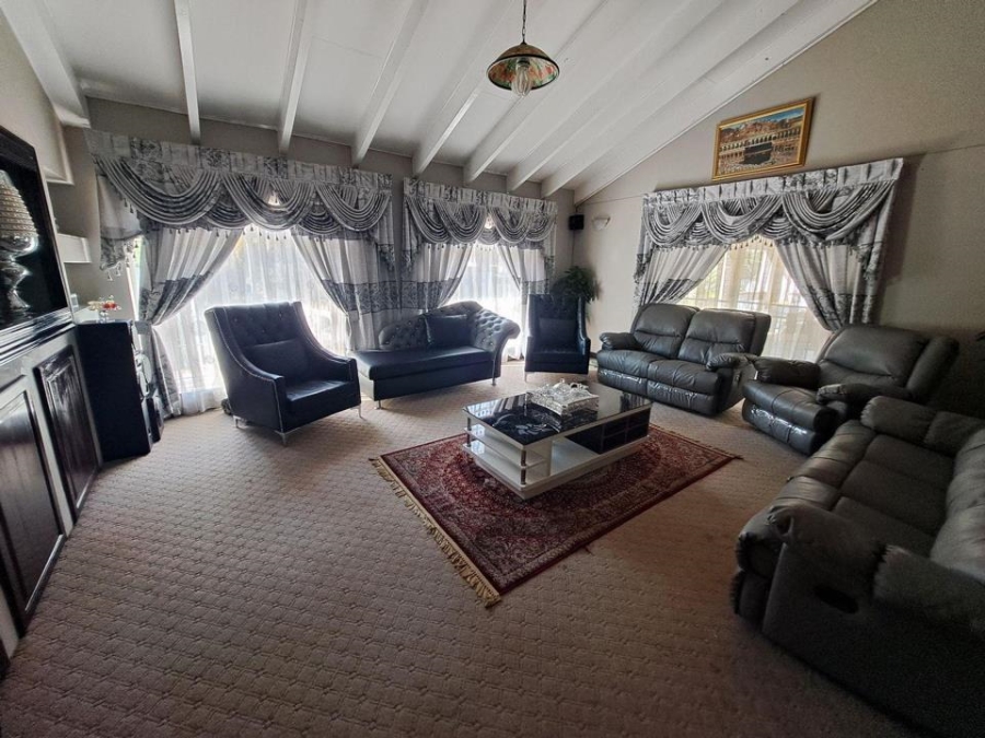 4 Bedroom Property for Sale in Lakefield Gauteng