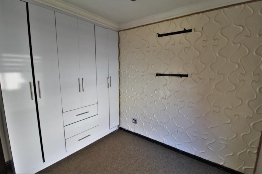 2 Bedroom Property for Sale in Fairland Gauteng