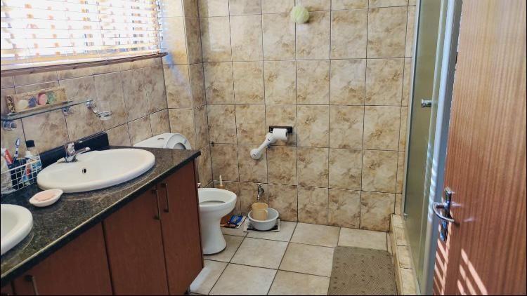 6 Bedroom Property for Sale in Crosby Gauteng