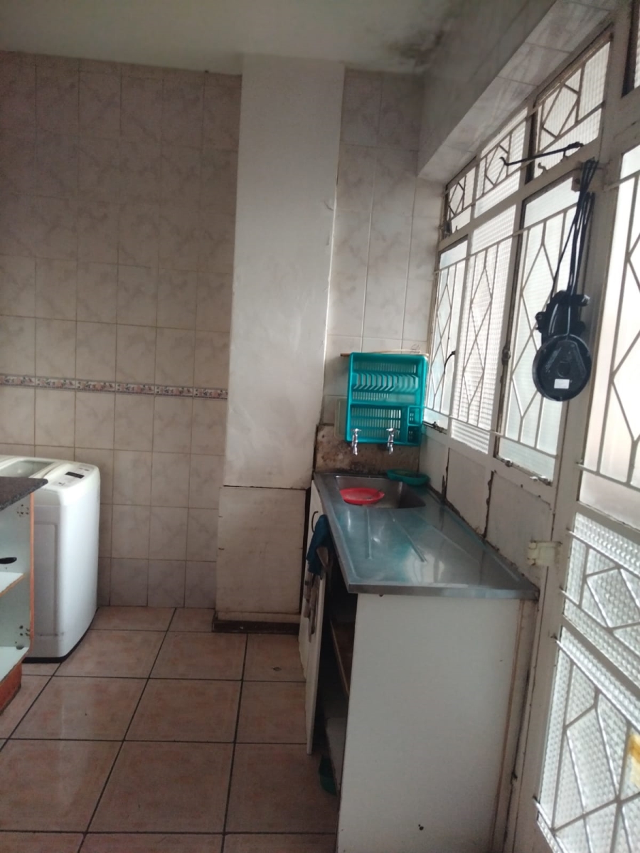 2 Bedroom Property for Sale in Hillbrow Gauteng