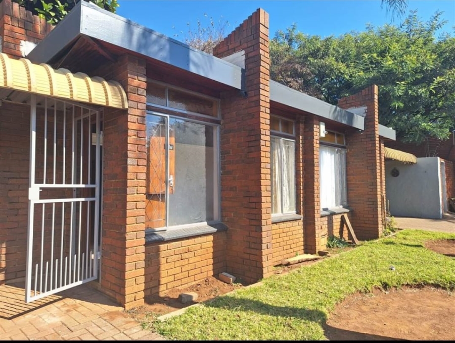 To Let 1 Bedroom Property for Rent in Kirkney Gauteng