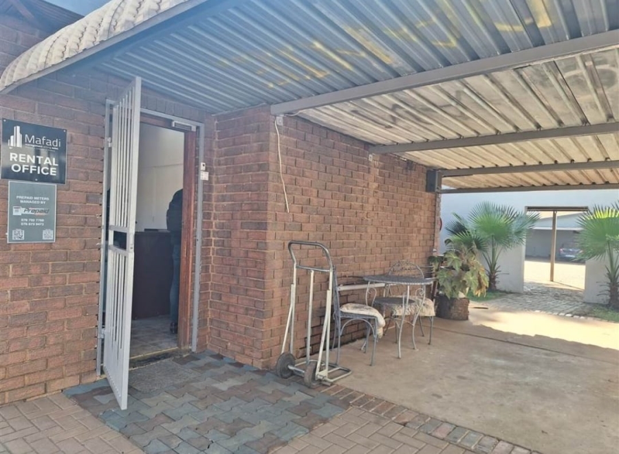 To Let 1 Bedroom Property for Rent in Kirkney Gauteng